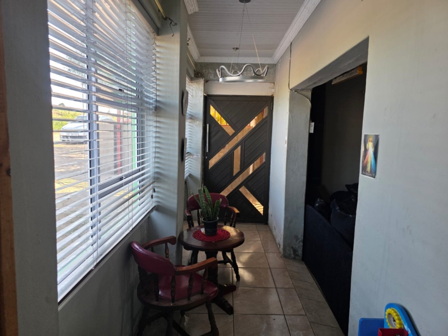 5 Bedroom Property for Sale in Bridgeton Western Cape